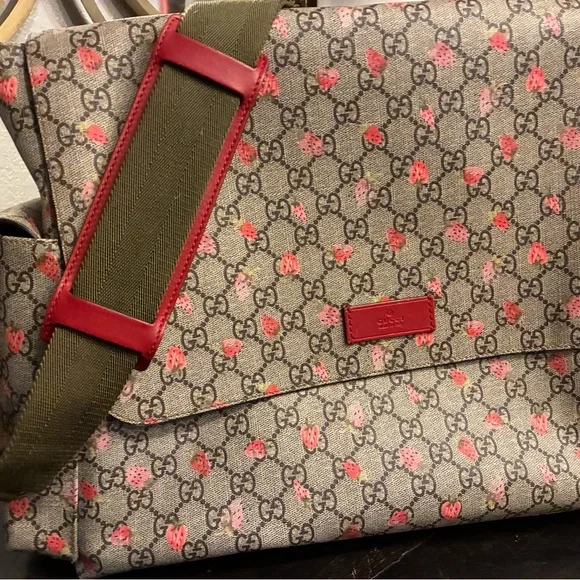 Gucci Beige and Red Baby Bag - Picture 1 of 4